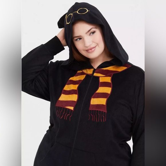TORRID- Harry Potter Gryffindor Hooded Onesie - Size 1/2 - Picture 1 of 5